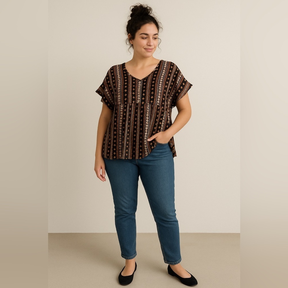 Black and White Ruffled Short Sleeve Blouse - Picture 2 of 10